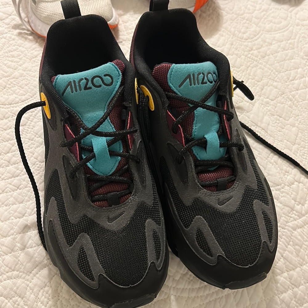 Worn twice, excellent condition, super comfortable